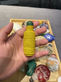 Une collection vari&eacute;e de tabati&egrave;res en jade, pierres dures et verre, Chine, 19/20&egrave;me