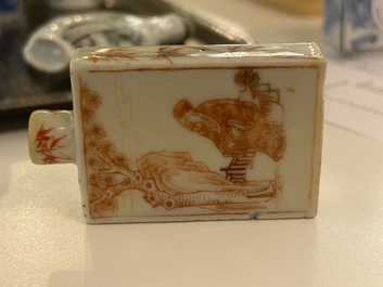 Five Chinese blue and white, iron-red and qianjiang cai snuff bottles, 19/20th C.