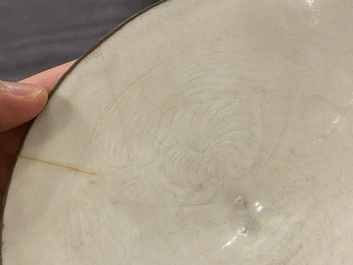 Een diverse collectie Chinees porselein en aardewerk, Song en later