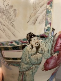 Vase couvert en porcelaine de Chine famille rose, marque de Qianlong, 19&egrave;me