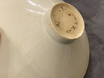 Een diverse collectie Chinees porselein en aardewerk, Song en later