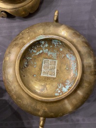Six br&ucirc;le-parfums en bronze, Chine, 19/20&egrave;me