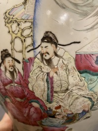 Vase couvert en porcelaine de Chine famille rose, marque de Qianlong, 19&egrave;me