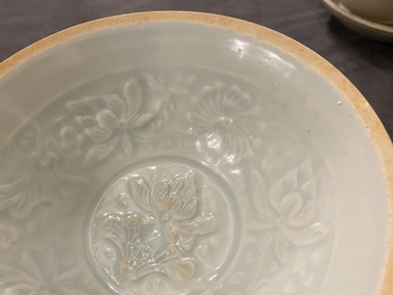 Een diverse collectie Chinees porselein en aardewerk, Song en later