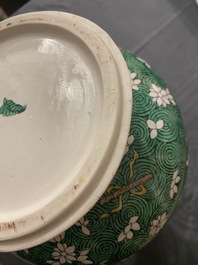 Vase de forme 'suantouping' en biscuit &eacute;maill&eacute; vert &agrave; d&eacute;cor de chevaux au galop, Chine, 19&egrave;me