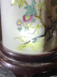A Chinese famille rose 'nine peaches' vase and a lamp-mounted hat stand, 19th C.