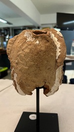 T&ecirc;te de Sarapis punique en terre cuite &agrave; engobe blanc, Afrique du Nord, 2&egrave;me si&egrave;cle av. J.-C.