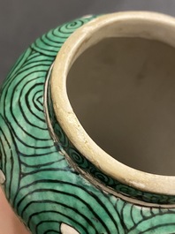 Vase de forme 'suantouping' en biscuit &eacute;maill&eacute; vert &agrave; d&eacute;cor de chevaux au galop, Chine, 19&egrave;me