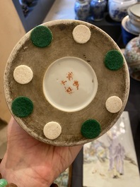 A Chinese famille rose hat stand, signed Yu Zhao 余釗, 19/20th C.