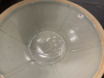 Een diverse collectie Chinees porselein en aardewerk, Song en later