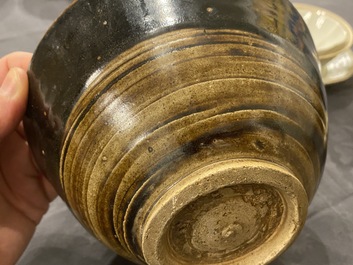 Een diverse collectie Chinees porselein en aardewerk, Song en later