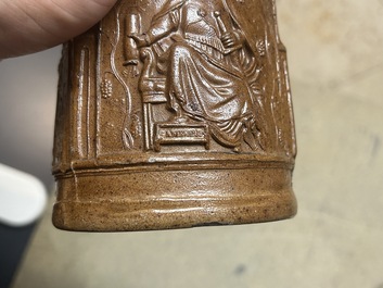 Een zeldzame Duitse steengoed pul met koning Gambrinus, Jan I van Brabant, Keulen of Frechen, ca. 1600