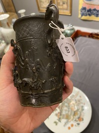 Br&ucirc;le-parfum en bronze &agrave; d&eacute;cor en relief, Chine, Ming