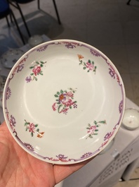 Een Chinees famille rose theeservies en zes borden, Qianlong