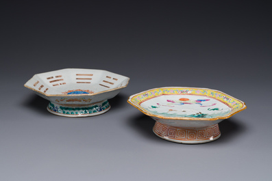 Twee Chinese famille rose tazza's, Tongzhi merk en periode