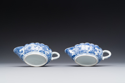 Paire de sauci&egrave;res et terrines couvertes en porcelaine de Chine en bleu et blanc, Qianlong