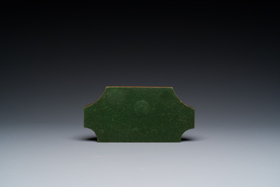 Coupe de forme quadrilobe en &eacute;maux cloisonn&eacute;s &agrave; d&eacute;cor floral sur socle en bois, Chine, Yongzheng