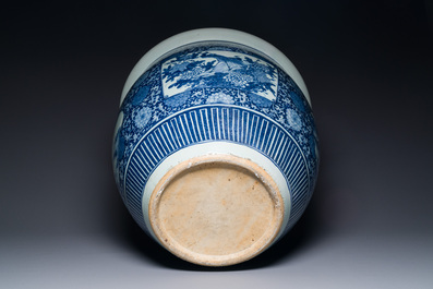 Een grote Chinese blauw-witte vissenkom, Jiaqing
