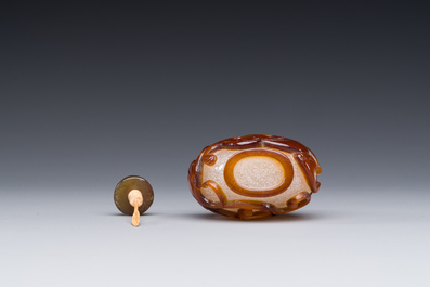 A rare Chinese brown-overlay white glass snuff bottle with chilong design, Qianlong/Jiaqing