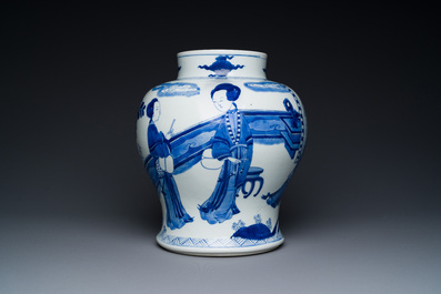 Vase en porcelaine de Chine en bleu et blanc &agrave; d&eacute;cor des 'Longues Dames', Kangxi