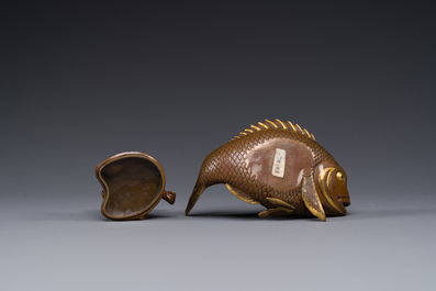 Bo&icirc;te couverte en bronze partiellement dor&eacute;e figurant Ebisu sur une dorade, Japon, sign&eacute;e Miyao Zo, Meiji, vers 1880