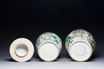 Two Chinese famille verte covered vases on wooden stands, 19th C.
