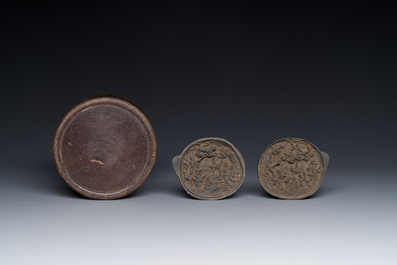A Chinese huanghuali wooden brushpot and a melon-shaped lacquer box and cover with '18 Luohan' relief design, 19/20th C.