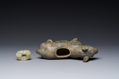 Rare r&eacute;cipient rituel en bronze en forme de tapir de style Zhou oriental, Chine, p&eacute;riode des Royaumes combattants