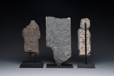 Une sculpture du Bodhisattva Maitreya, un fragment d'un bouddha assis et une sculpture d'un ma&icirc;tre avec un enfant en schiste, Gandhara, 1/5&egrave;me