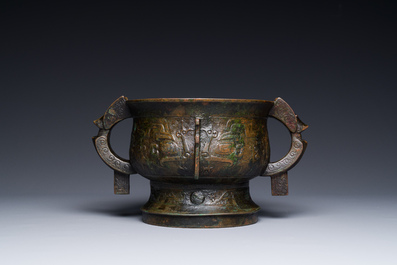 Insolite br&ucirc;le-parfum archa&iuml;que de type 'gui' en bronze au couvercle en bois, Chine, Song