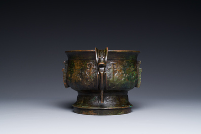 Insolite br&ucirc;le-parfum archa&iuml;que de type 'gui' en bronze au couvercle en bois, Chine, Song