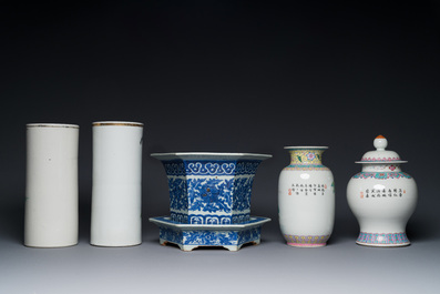Two Chinese qianjiang cai hat stands, a blue and white jardiniere on stand, a famille rose vase and a covered vase, 19/20th C.