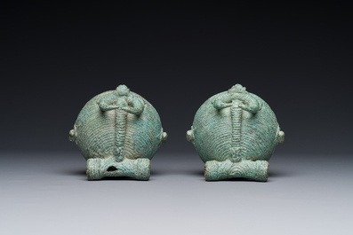 Paire de cloches rondes en bronze pour buffle d'eau, Cambodge, Provence Batambang, 300 av. J.C.