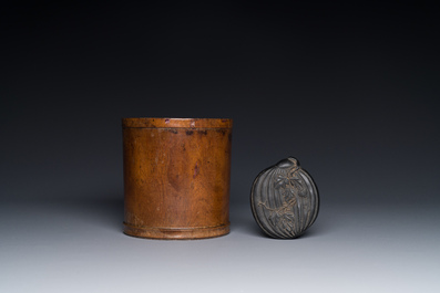 A Chinese huanghuali wooden brushpot and a melon-shaped lacquer box and cover with '18 Luohan' relief design, 19/20th C.
