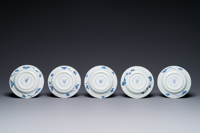 Tien Chinese blauw-witte koppen en veertien schotels met floraal decor, lingzhi merk, Kangxi