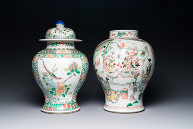Two Chinese famille verte covered vases on wooden stands, 19th C.