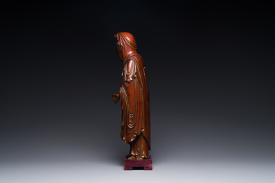 Sculpture de Guanyin en bois laqu&eacute; et partiellement dor&eacute;, Chine, Ming