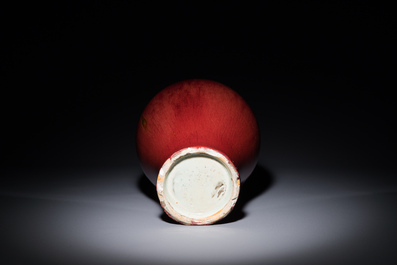 Vase de forme 'meiping' en porcelaine de Chine &agrave; &eacute;mail flamb&eacute;, 18&egrave;me