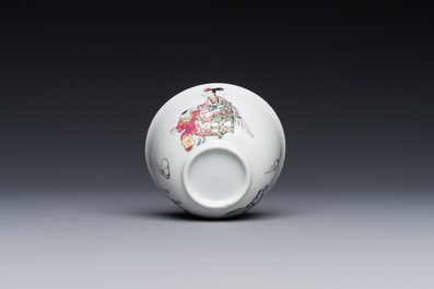 Tasse et soucoupe en porcelaine de Chine famille rose &agrave; d&eacute;cor d'une dame avec un gar&ccedil;on, Yongzheng