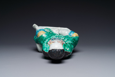 Een Chinees wucai beeld van Zhen Wu, Ming