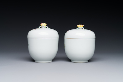 Une paire de pots couverts en porcelaine de Chine famille rose &agrave; d&eacute;cor d'oiseaux et de fleurs, marque et &eacute;poque Guangxu