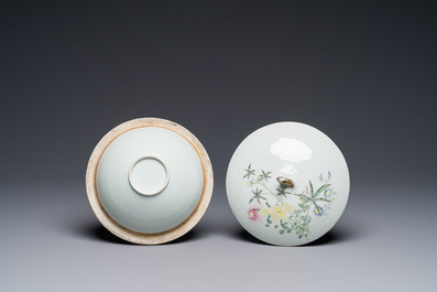 A Chinese famille rose covered bowl, a vase and a blue and white celadon-ground jar, 19/20th C.