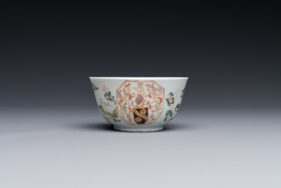 Tasse et soucoupe en porcelaine de Chine famille rose aux armes de Beekman de Z&eacute;lande pour le march&eacute; hollandais, Yongzheng