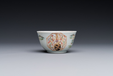 Tasse et soucoupe en porcelaine de Chine famille rose aux armes de Beekman de Z&eacute;lande pour le march&eacute; hollandais, Yongzheng