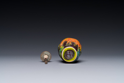 A Chinese overlay Peking glass snuff bottle with horses, Yongzheng mark, 19th C.