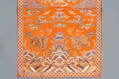 A Chinese embroidered silk 'kesi' cloth with Buddhist lions and phoenixes, 19th C.