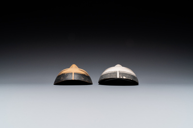Deux beaux masques en bois peint repr&eacute;sentant le 'Waka Onna' et 'Manbi' pour le drame musical 'N&ocirc;', Japon, 19&egrave;me