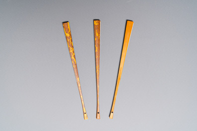 Trois &eacute;ventails pliants, suiveur de Zhang Daqian 張大千 (1899-1983) et Wu Hufang 吴湖帆 (1894-1968), encre et couleur sur papier