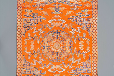 A Chinese embroidered silk 'kesi' cloth with Buddhist lions and phoenixes, 19th C.