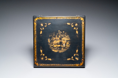 Rare coffret de pr&eacute;sentation en laque noire et dor&eacute;e, Canton, Chine, 19&egrave;me
